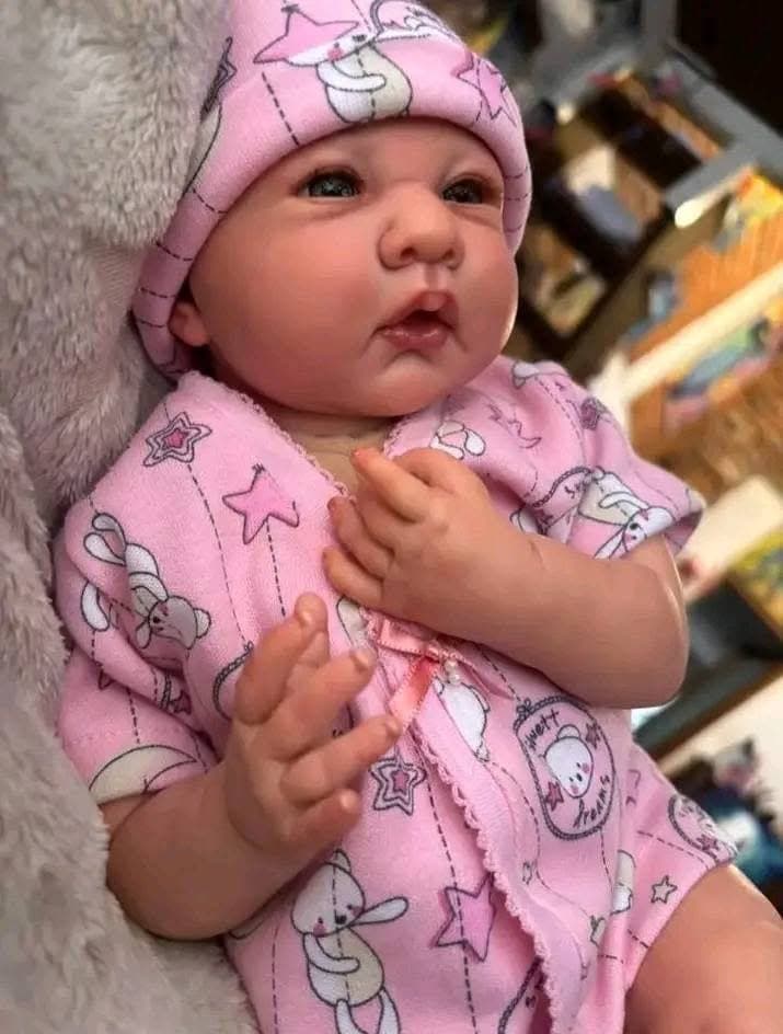 Mia Faith - Image 1